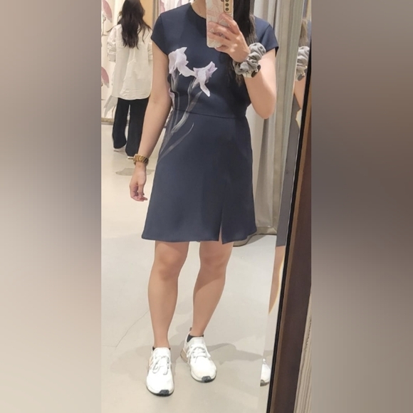 Aritzia Hampton floral mini dress in size 4 - Picture 7 of 7